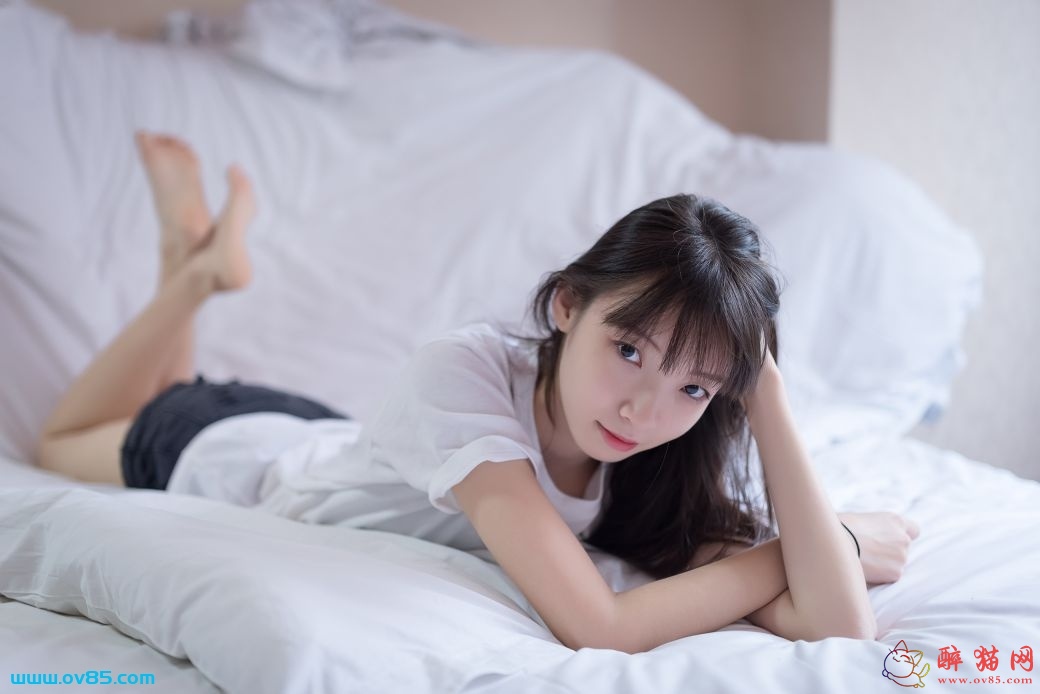 图片[32]-牛仔短裤配上白色短袖的小姐姐简直美的不要不要的-醉猫网 - 专注于美图分享-www.ov85.com