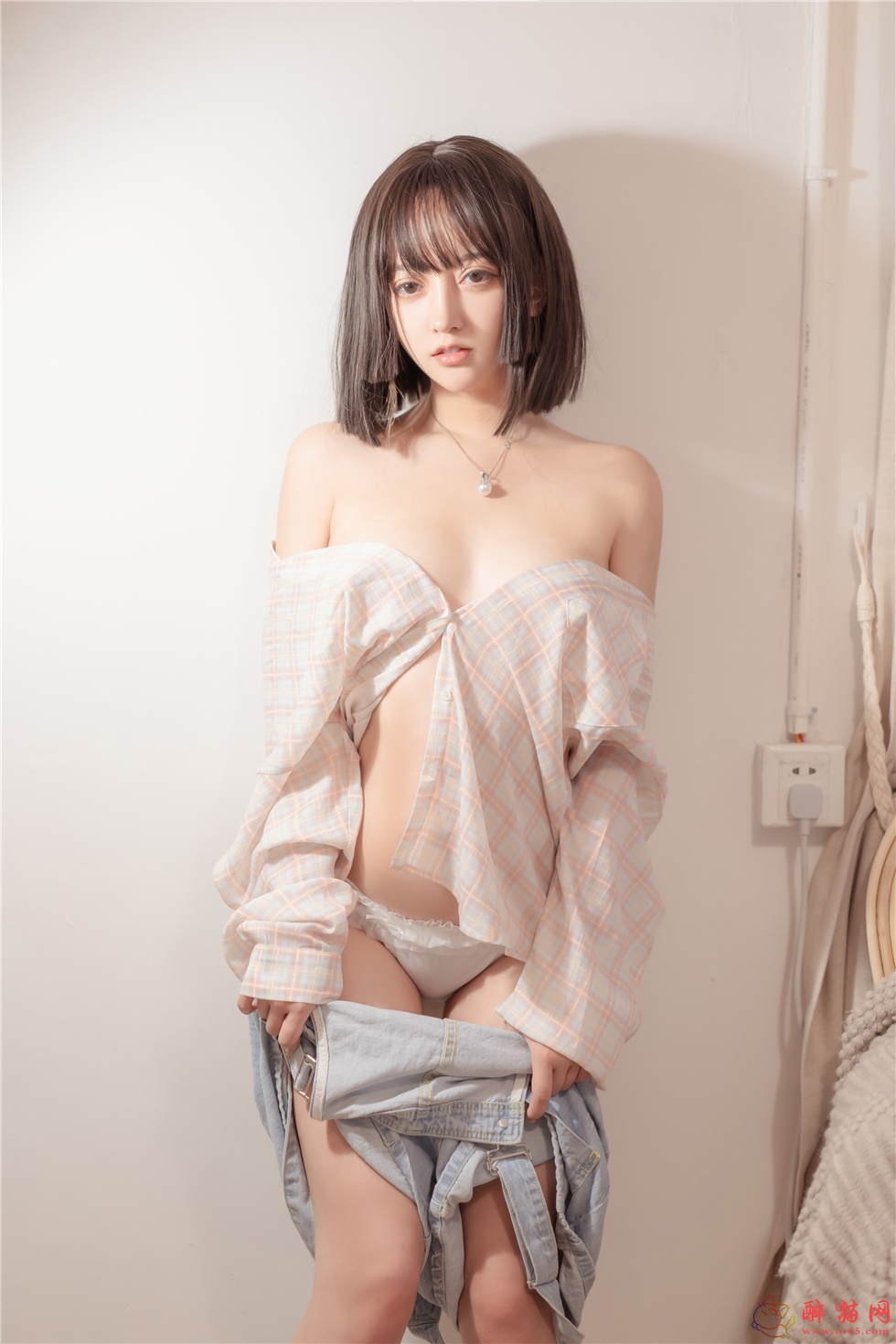 过期米线线喵背带裤风格多变的美女主播-醉猫网 - 专注于美图分享-www.ov85.com