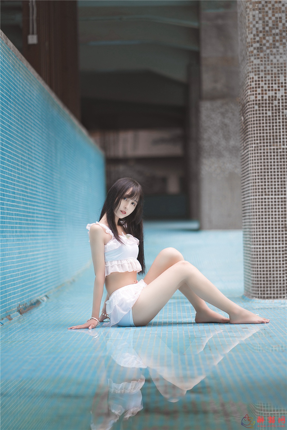 美腿白色泳裙小姐姐-3