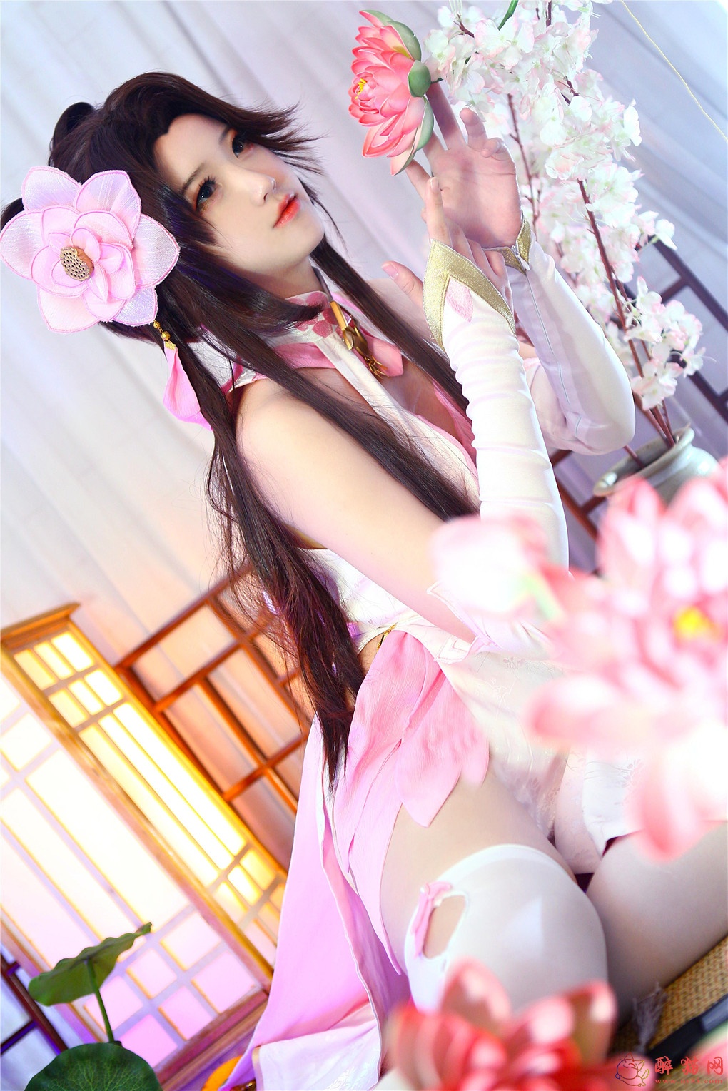 夏柠柠-王者荣耀cosplay貂蝉旗袍白色丝袜-醉猫网 - 专注于美图分享-www.ov85.com