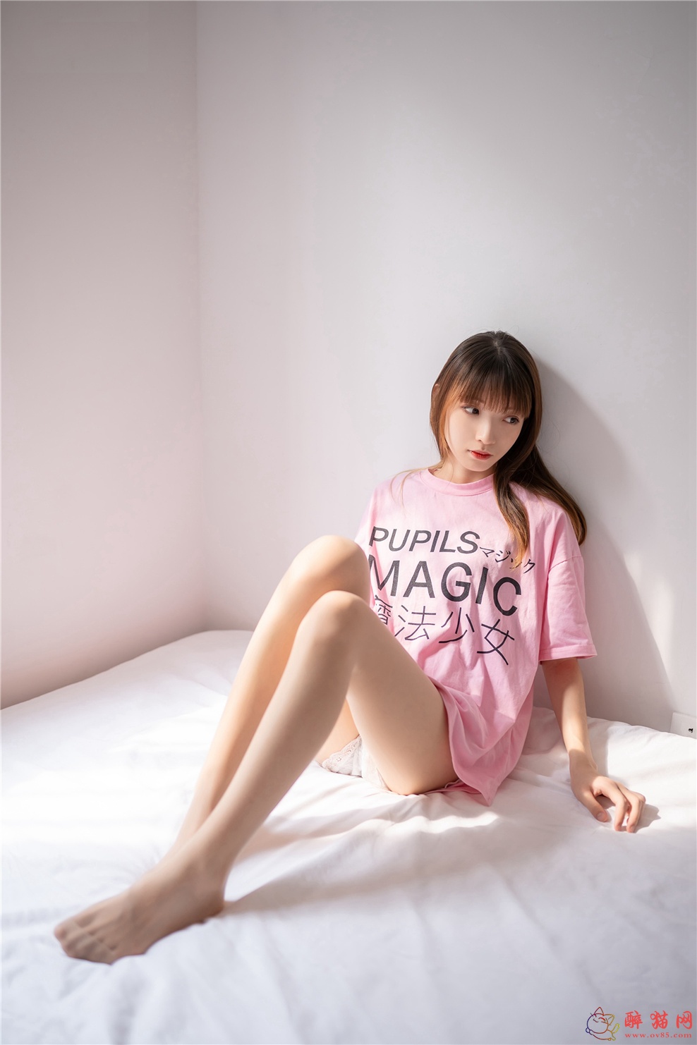 长白大腿粉红短袖床上私拍小姐姐-醉猫网 - 专注于美图分享-www.ov85.com