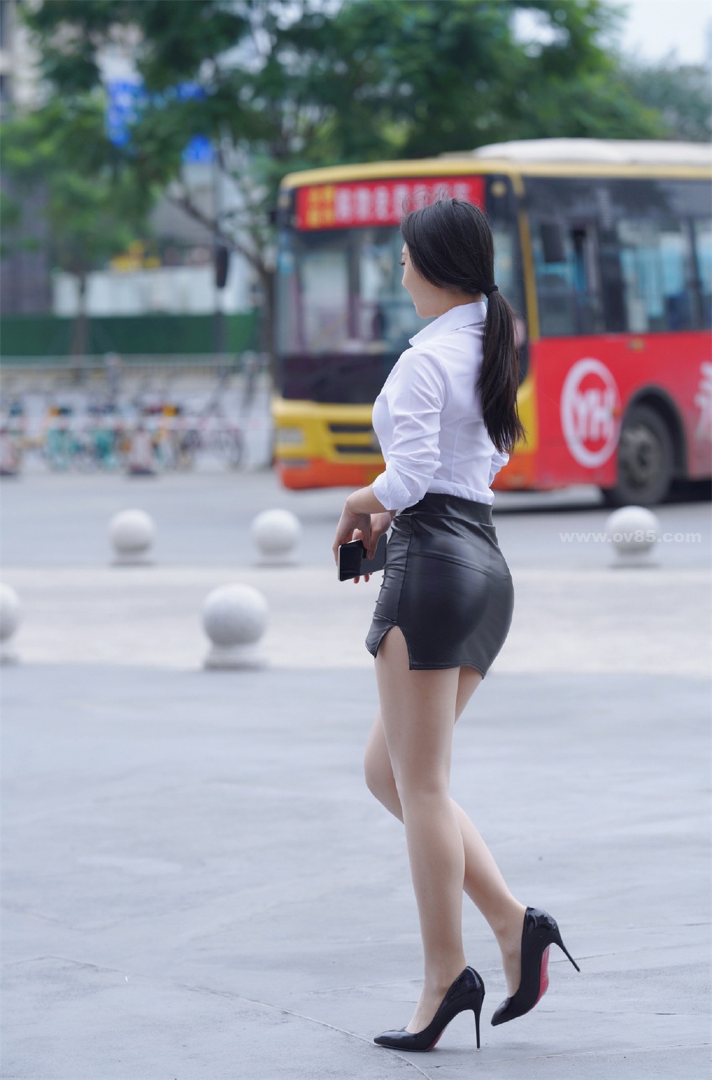性感美女得衬衣包臀小皮裙-醉猫网 - 专注于美图分享-www.ov85.com
