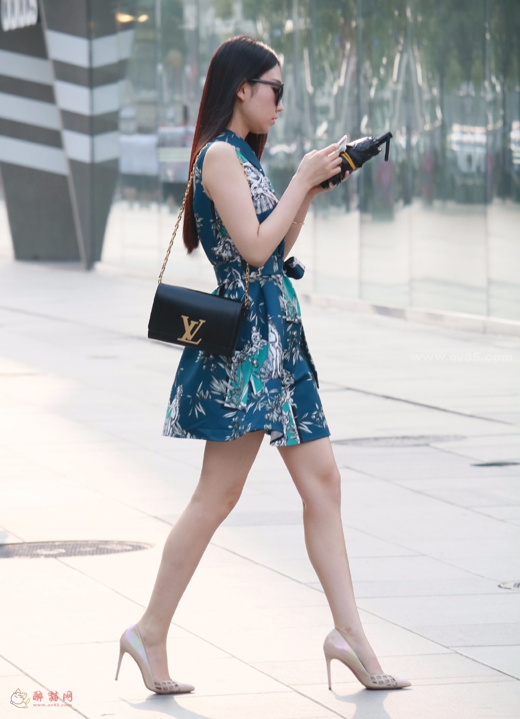 图片[4]-自信长腿美女，这腿配上这高跟鞋真是棒棒哒-醉猫网 - 专注于美图分享-www.ov85.com